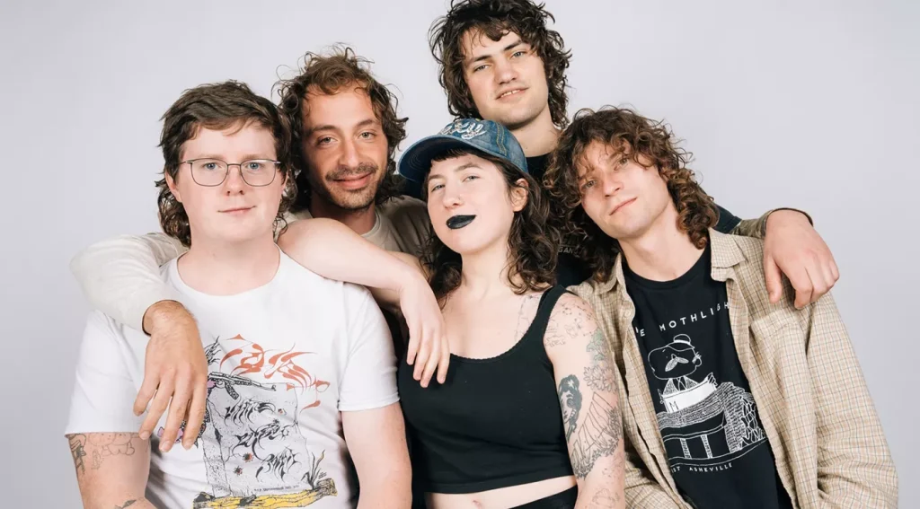 Tilfældig sex, drukture og stoffer. Amerikansk indie-rockband viser at genren også er for de unge