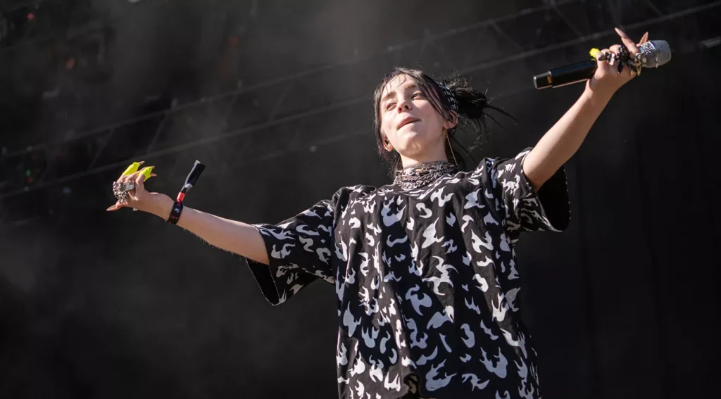 Billie Eilish sviner verdens rigeste mand: “Fucking patetisk pussy bitch kujon”
