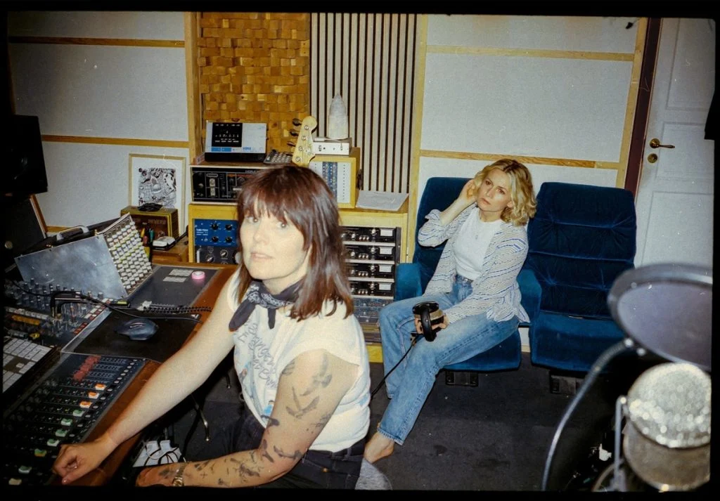 Bye Bye Brenda annoncerer koncerter i kirker